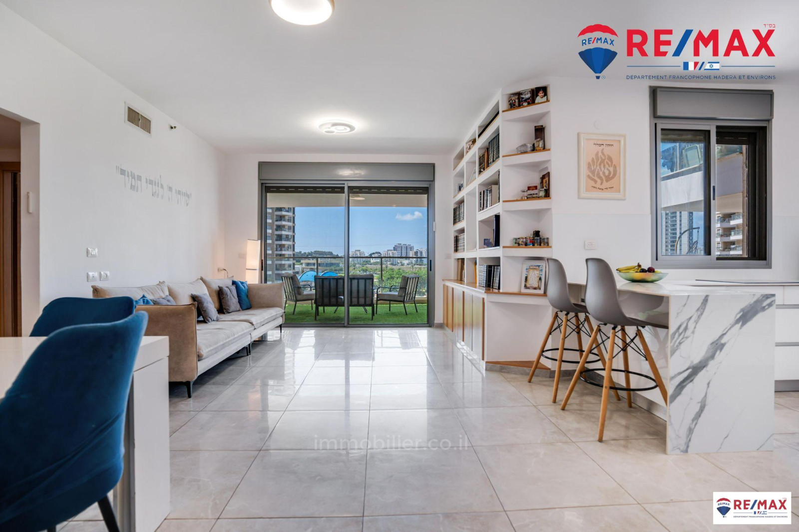 Apartamento 4 cômodos Hadera Bairro do Parque 379-IBL-349