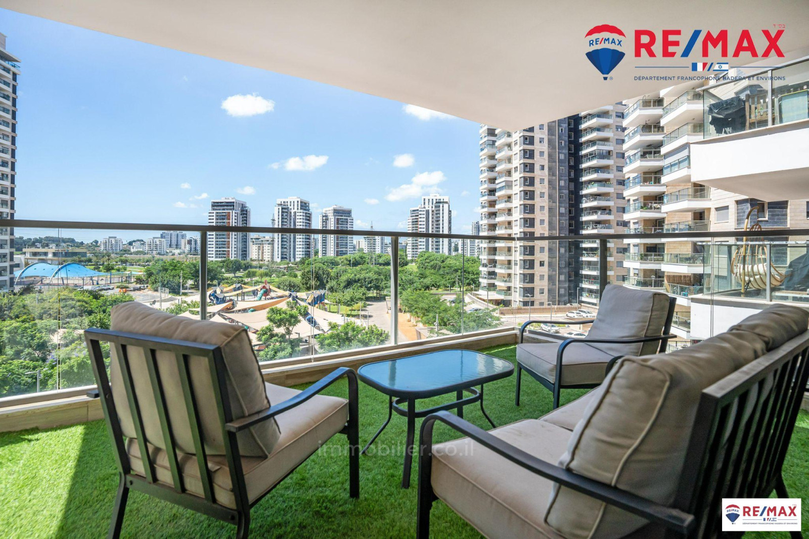 Apartamento 4 cômodos Hadera Bairro do Parque 379-IBL-349