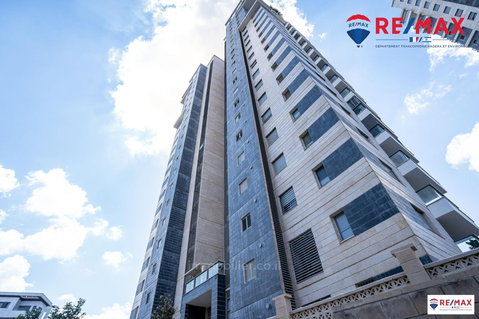 Apartamento 4 cômodos Hadera Bairro do Parque 379-IBL-349