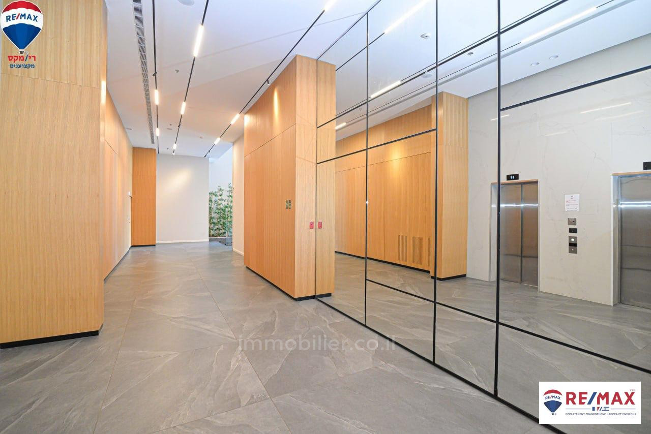 Apartamento 5 cômodos Hadera Centro da cidade 379-IBL-350