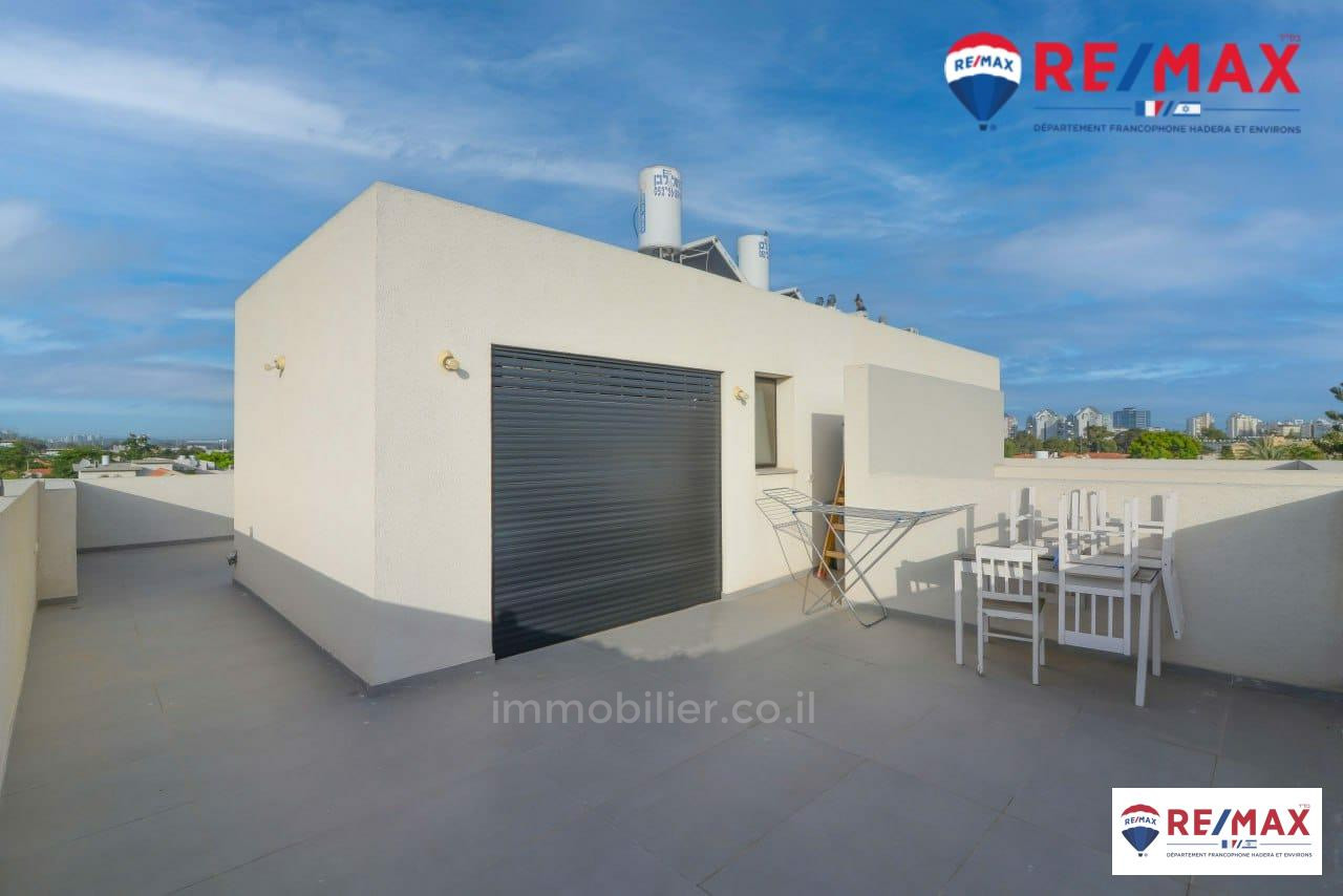 Casarão 7 cômodos Hadera neve haim 379-IBL-354