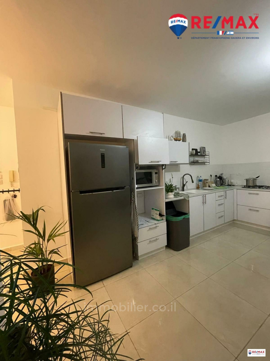 Apartamento 4 cômodos Hadera Centro da cidade 379-IBL-362