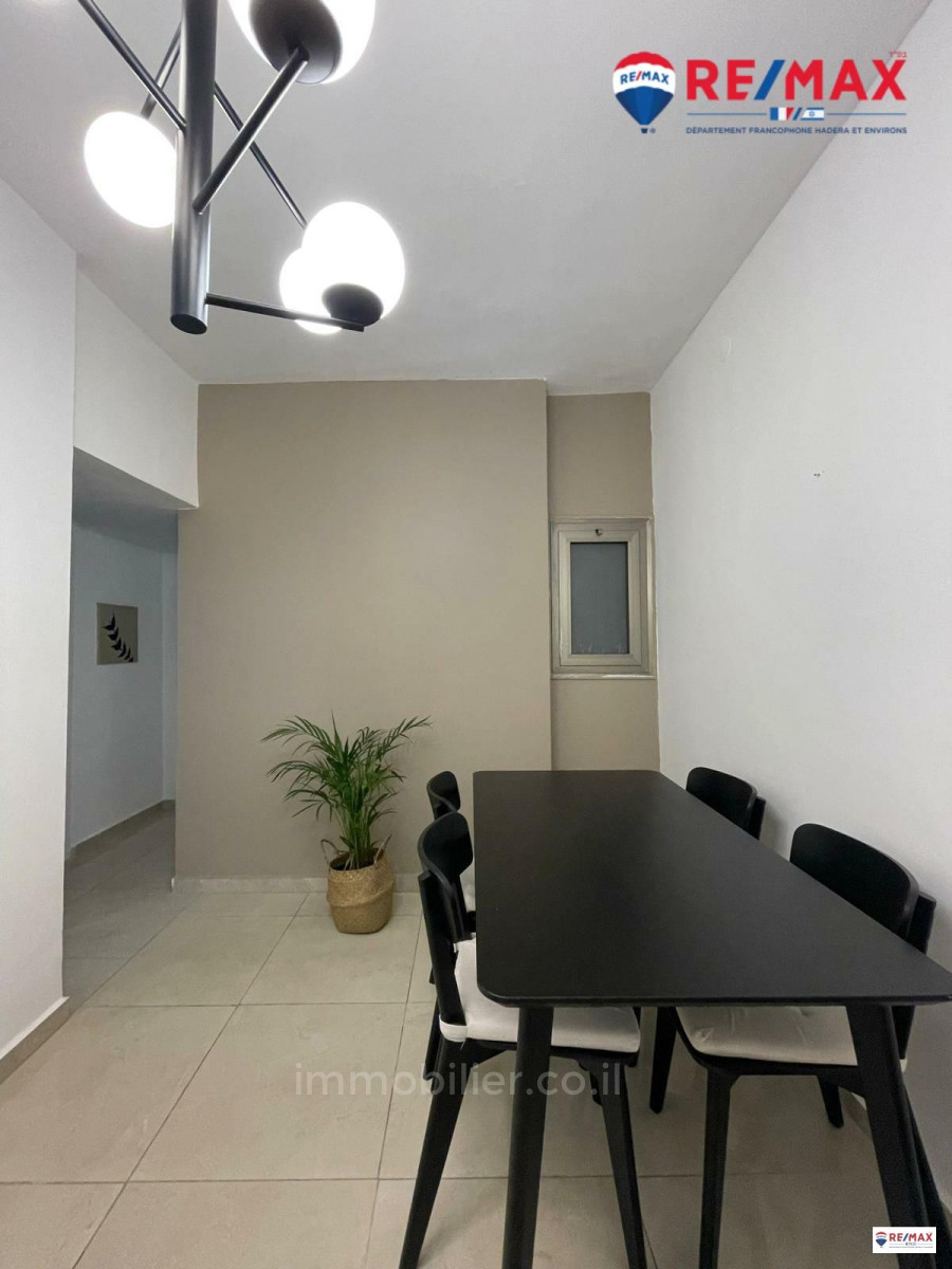 Apartamento 4 cômodos Hadera Centro da cidade 379-IBL-362