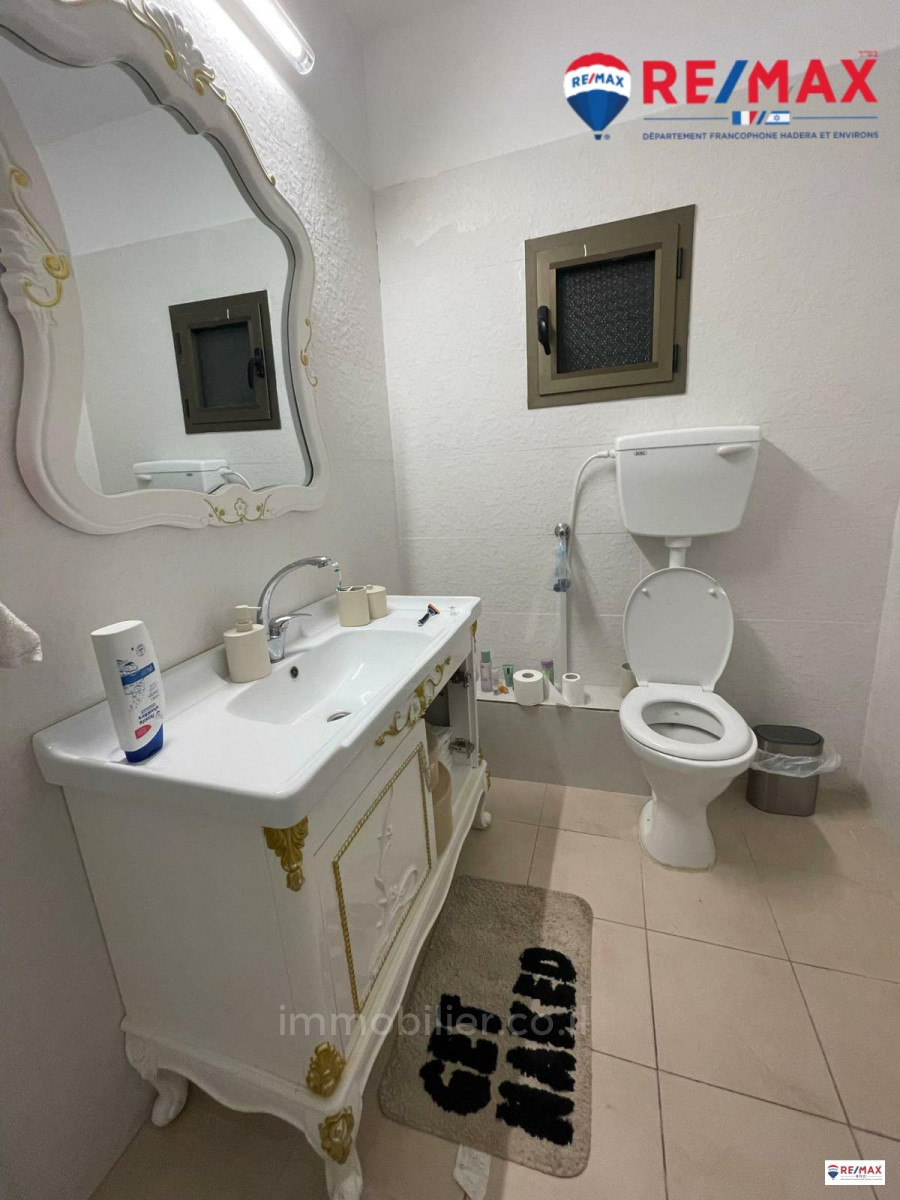 Apartamento 4 cômodos Hadera Centro da cidade 379-IBL-362