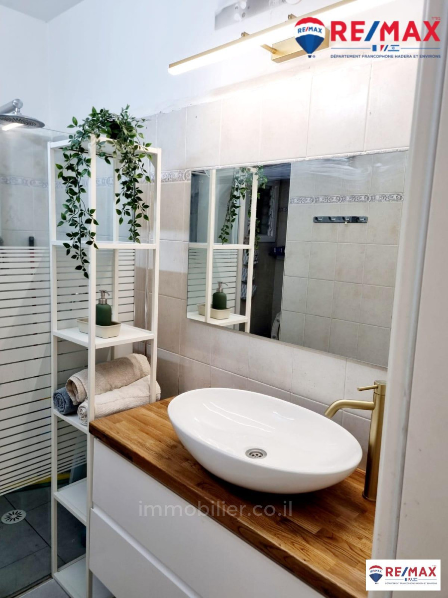 Apartamento 4 cômodos Hadera Centro da cidade 379-IBL-369