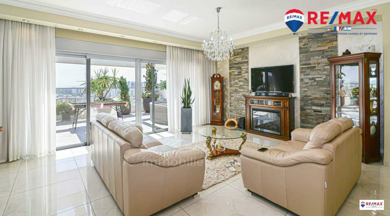 Cobertura 5 cômodos Hadera Centro da cidade 379-IBL-370