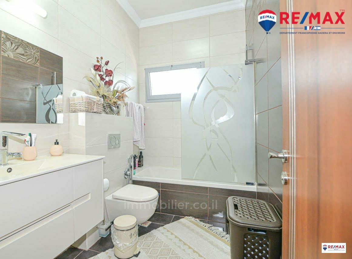 Cobertura 5 cômodos Hadera Centro da cidade 379-IBL-370