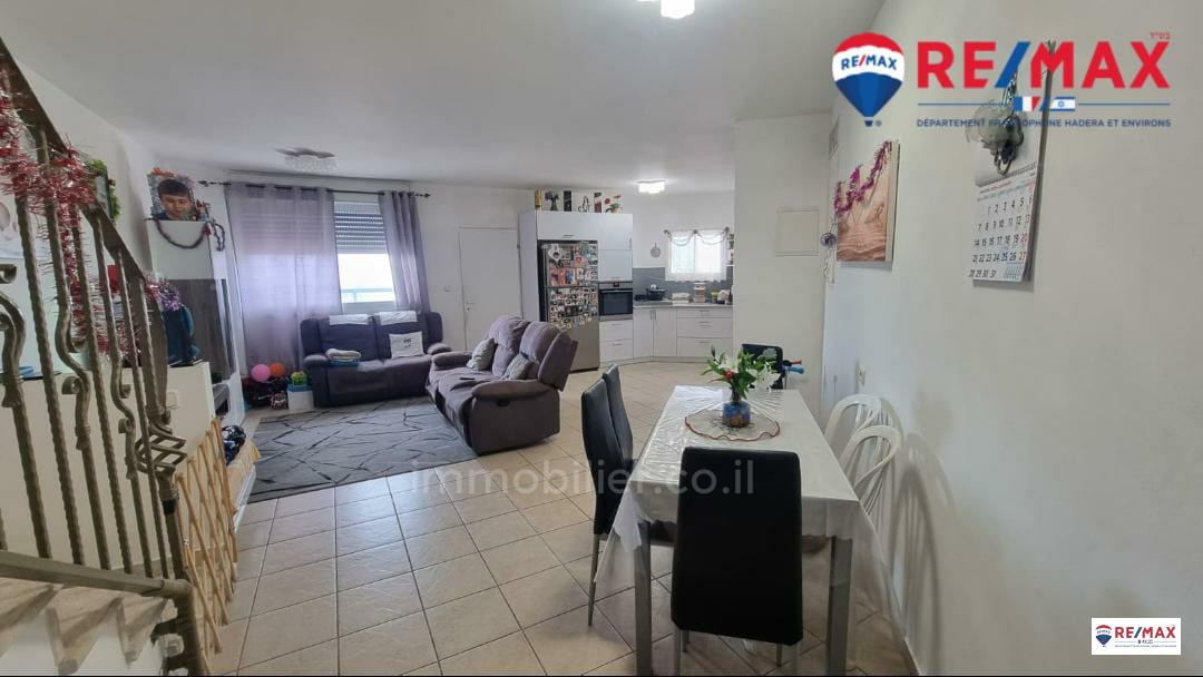 Duplex 4 cômodos Hadera Givat olga 379-IBL-371