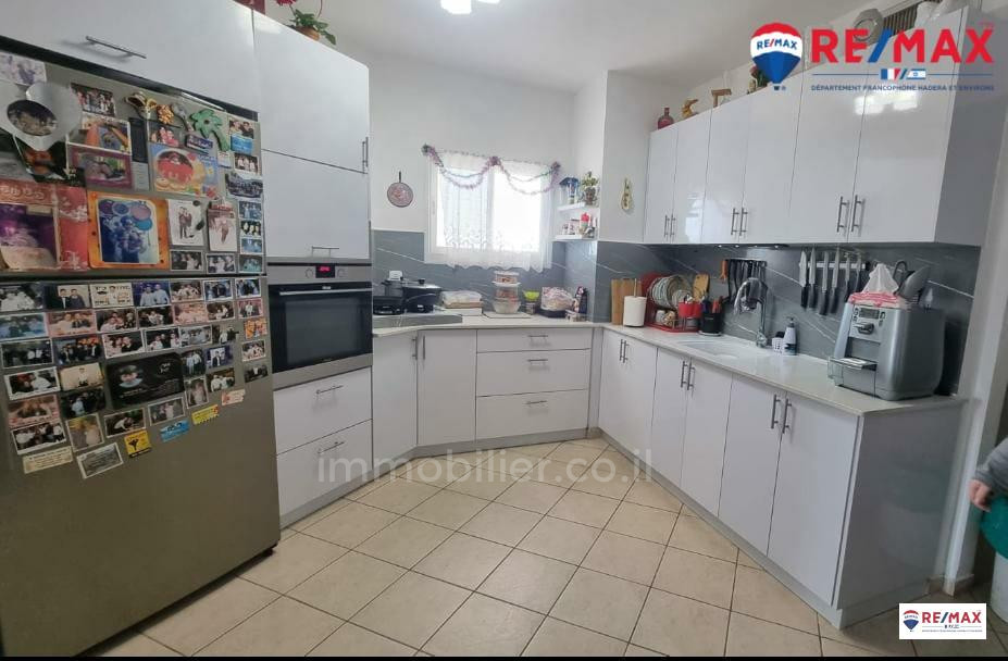Duplex 4 cômodos Hadera Givat olga 379-IBL-371