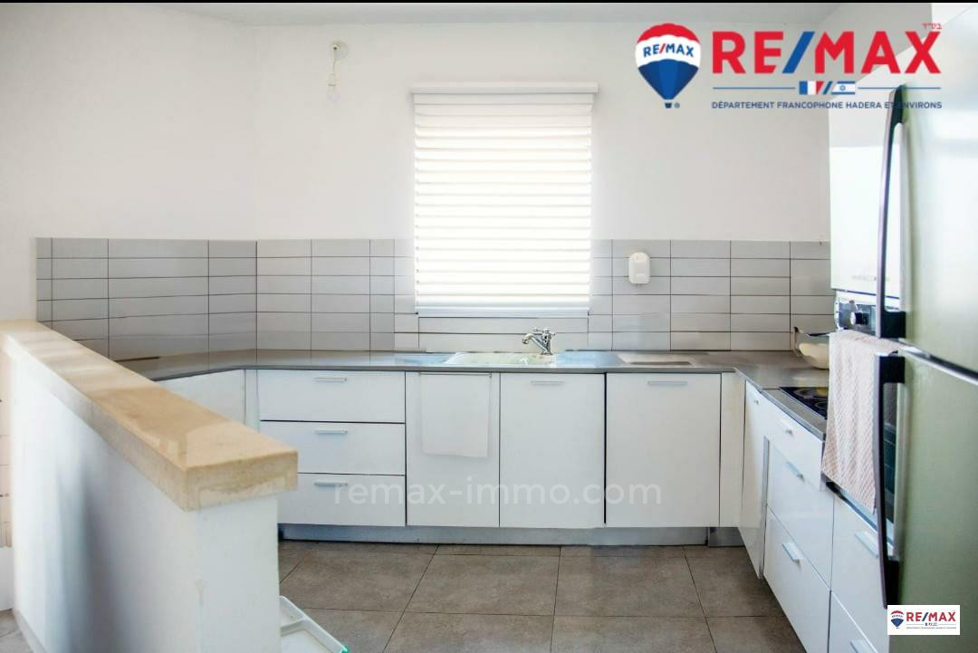 Apartamento 4 cômodos Hadera Givat olga 379-IBL-374