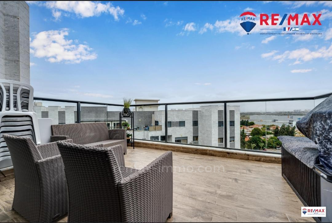 Apartamento 5 cômodos Hadera Centro da cidade 379-IBL-375