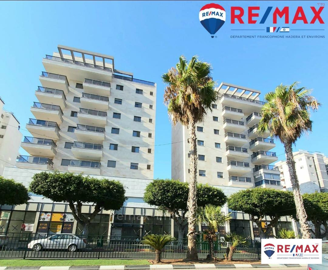 Apartamento 3 cômodos Hadera Centro da cidade 379-IBL-376