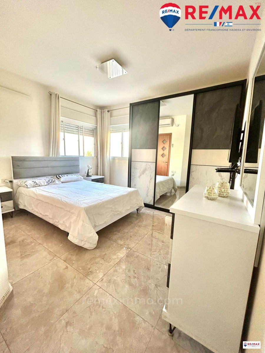 Apartamento 4 cômodos Hadera Centro da cidade 379-IBL-377
