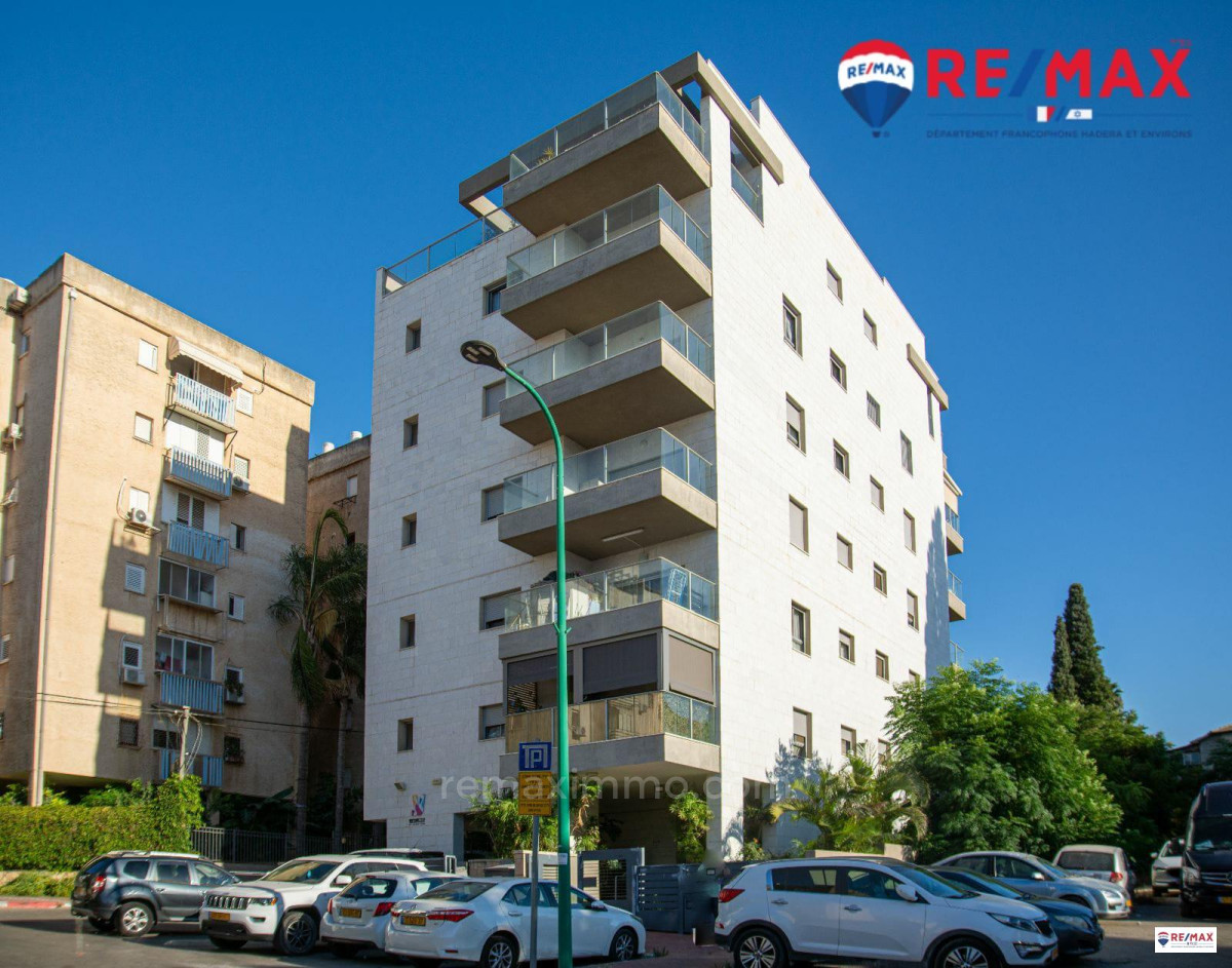 Apartamento 4 cômodos Hadera Centro da cidade 379-IBL-378