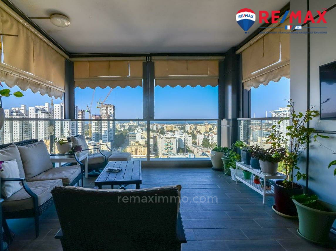 Apartamento 4 cômodos Hadera Centro da cidade 379-IBL-381