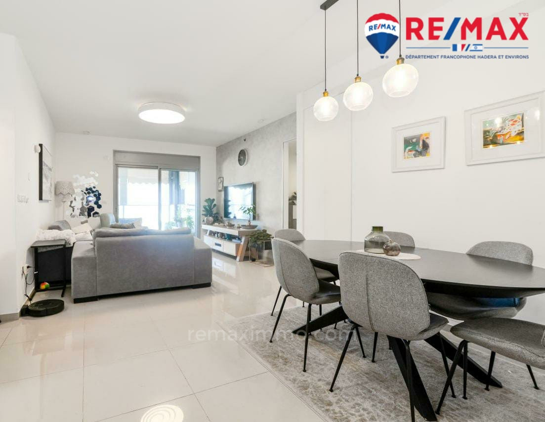 Apartamento 4 cômodos Hadera Centro da cidade 379-IBL-381