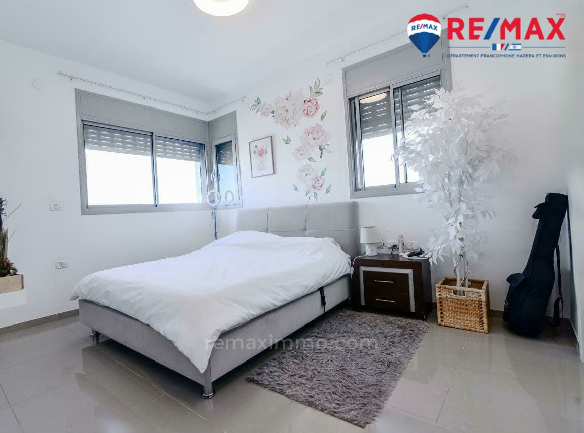 Apartamento 4 cômodos Hadera Centro da cidade 379-IBL-381