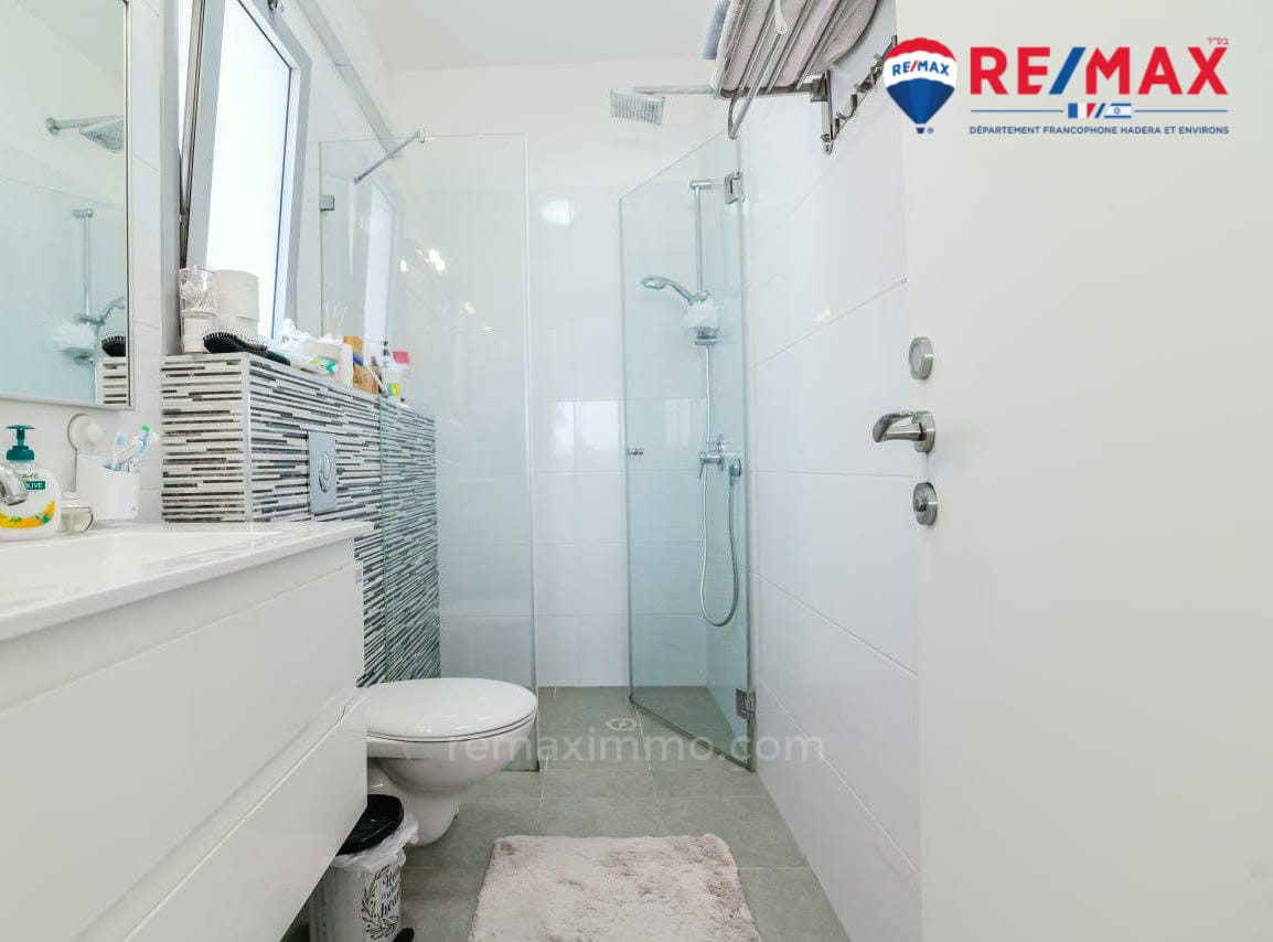 Apartamento 4 cômodos Hadera Centro da cidade 379-IBL-381