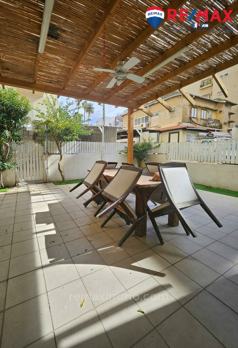 Apartamento garden 4.5 cômodos Hadera Centro da cidade 379-IBL-382