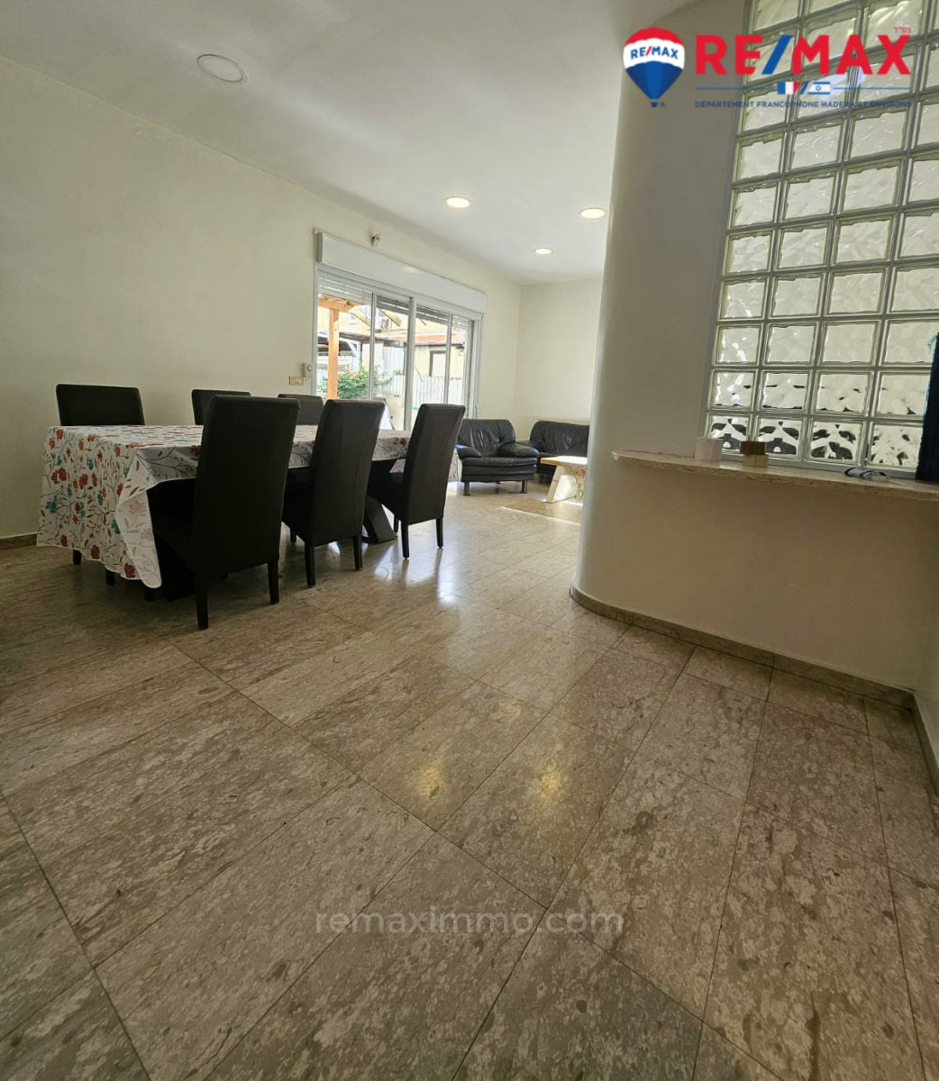 Apartamento garden 4.5 cômodos Hadera Centro da cidade 379-IBL-382