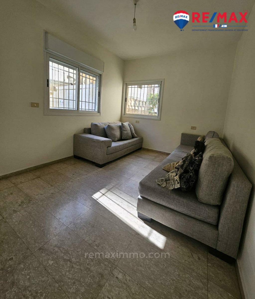 Apartamento garden 4.5 cômodos Hadera Centro da cidade 379-IBL-382