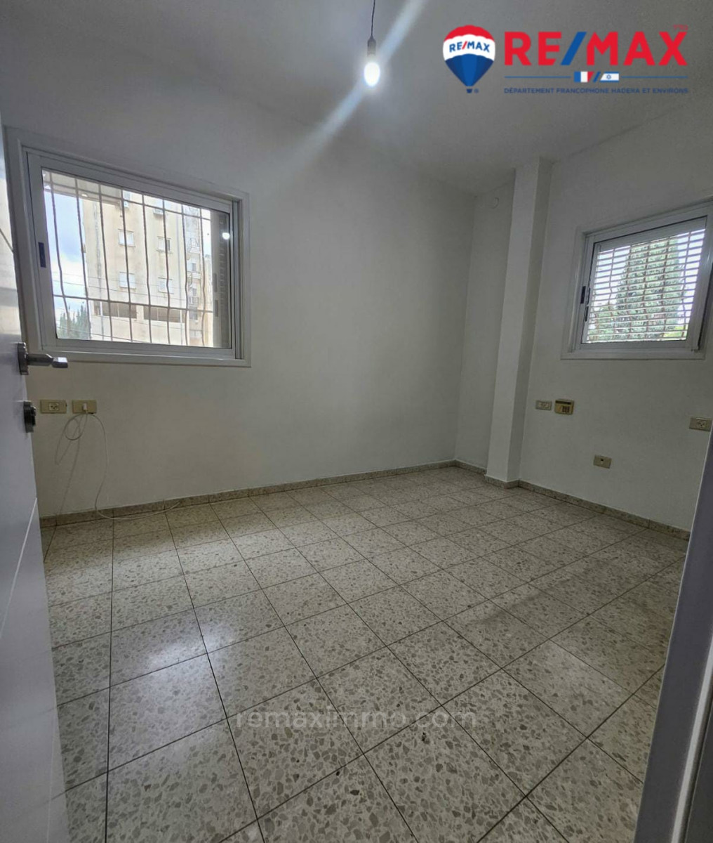 Apartamento garden 4.5 cômodos Hadera Centro da cidade 379-IBL-382