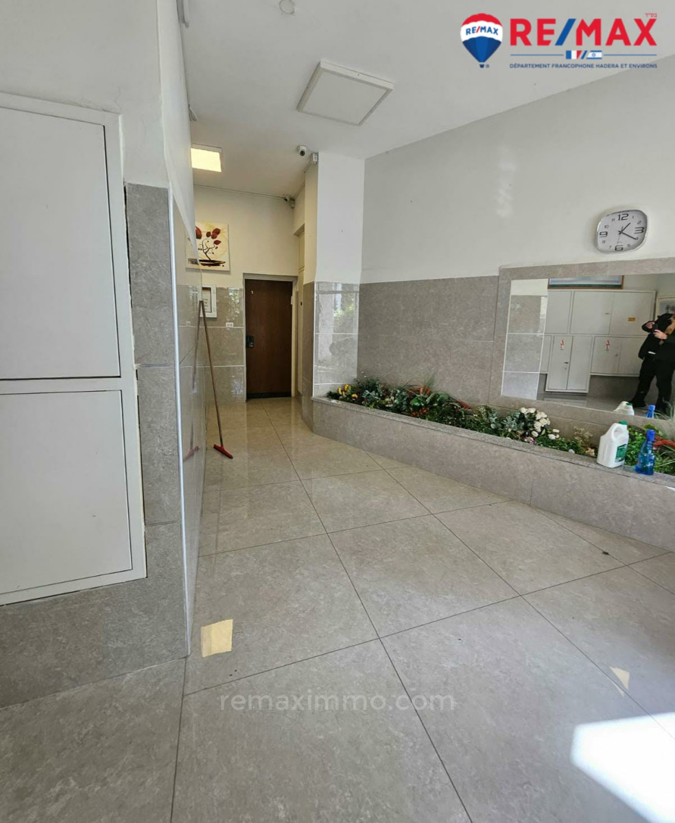 Apartamento garden 4.5 cômodos Hadera Centro da cidade 379-IBL-382