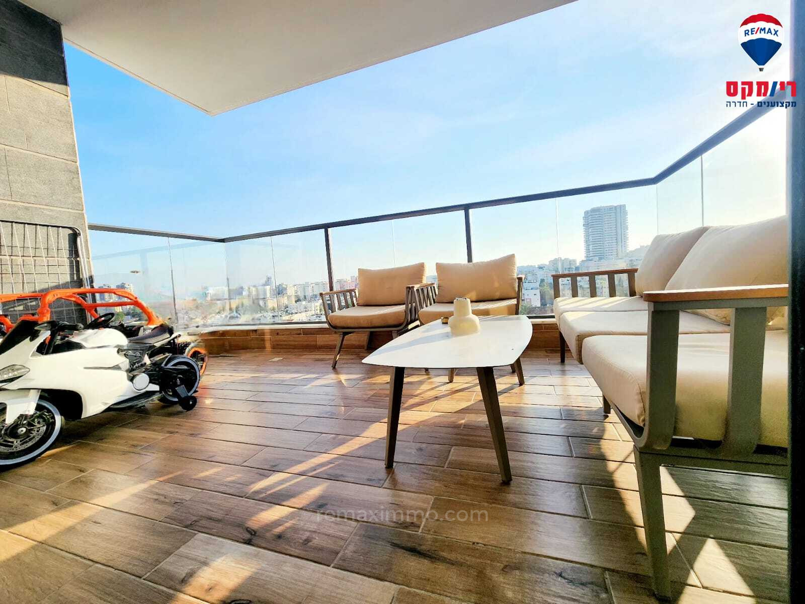 Apartamento 4 cômodos Hadera Centro da cidade 379-IBL-388