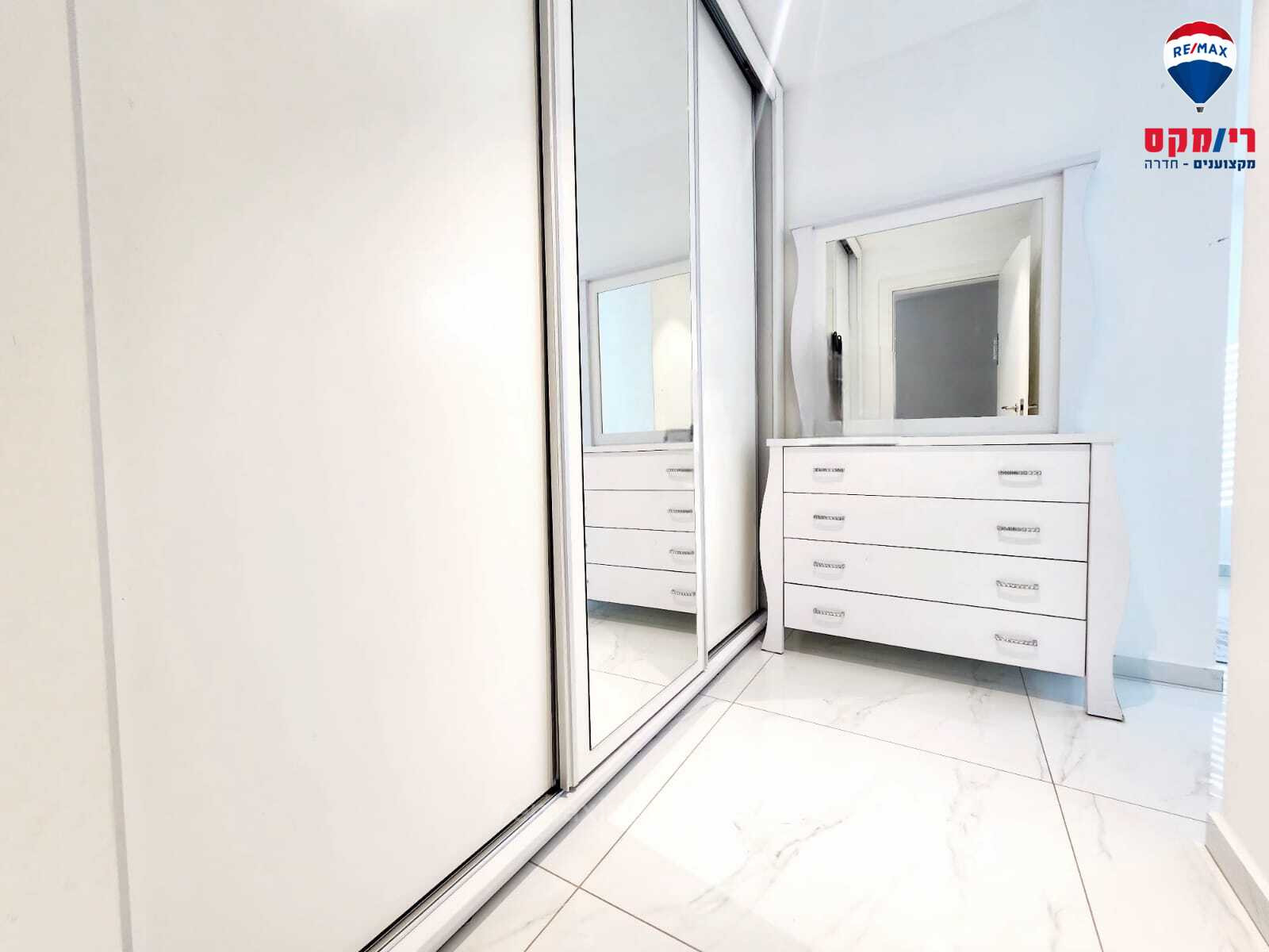 Apartamento 4 cômodos Hadera Centro da cidade 379-IBL-388