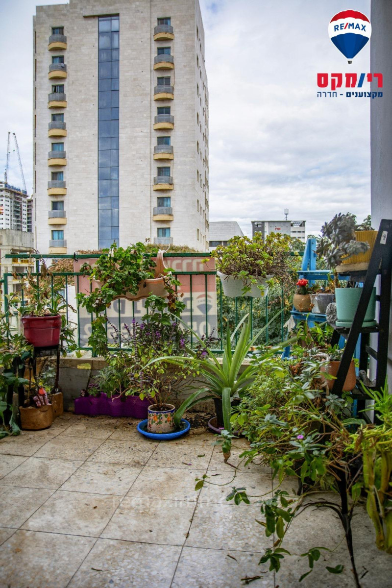 Apartamento 4 cômodos Hadera Centro da cidade 379-IBL-391