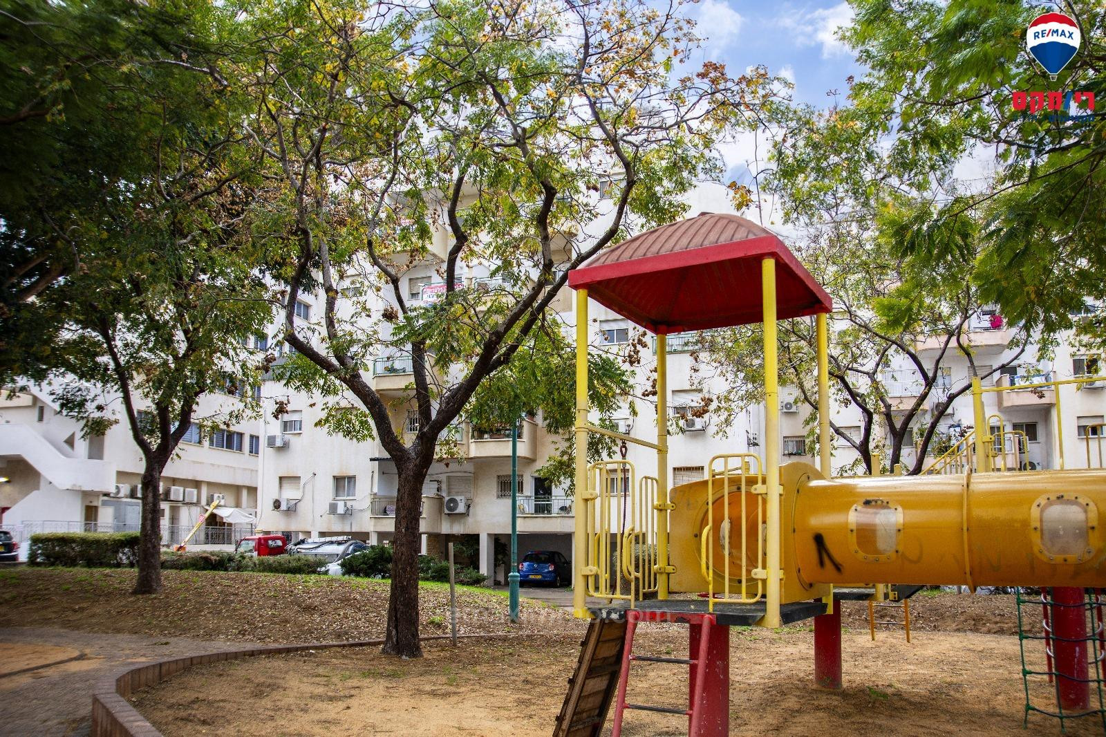 Apartamento 4 cômodos Hadera Centro da cidade 379-IBL-391