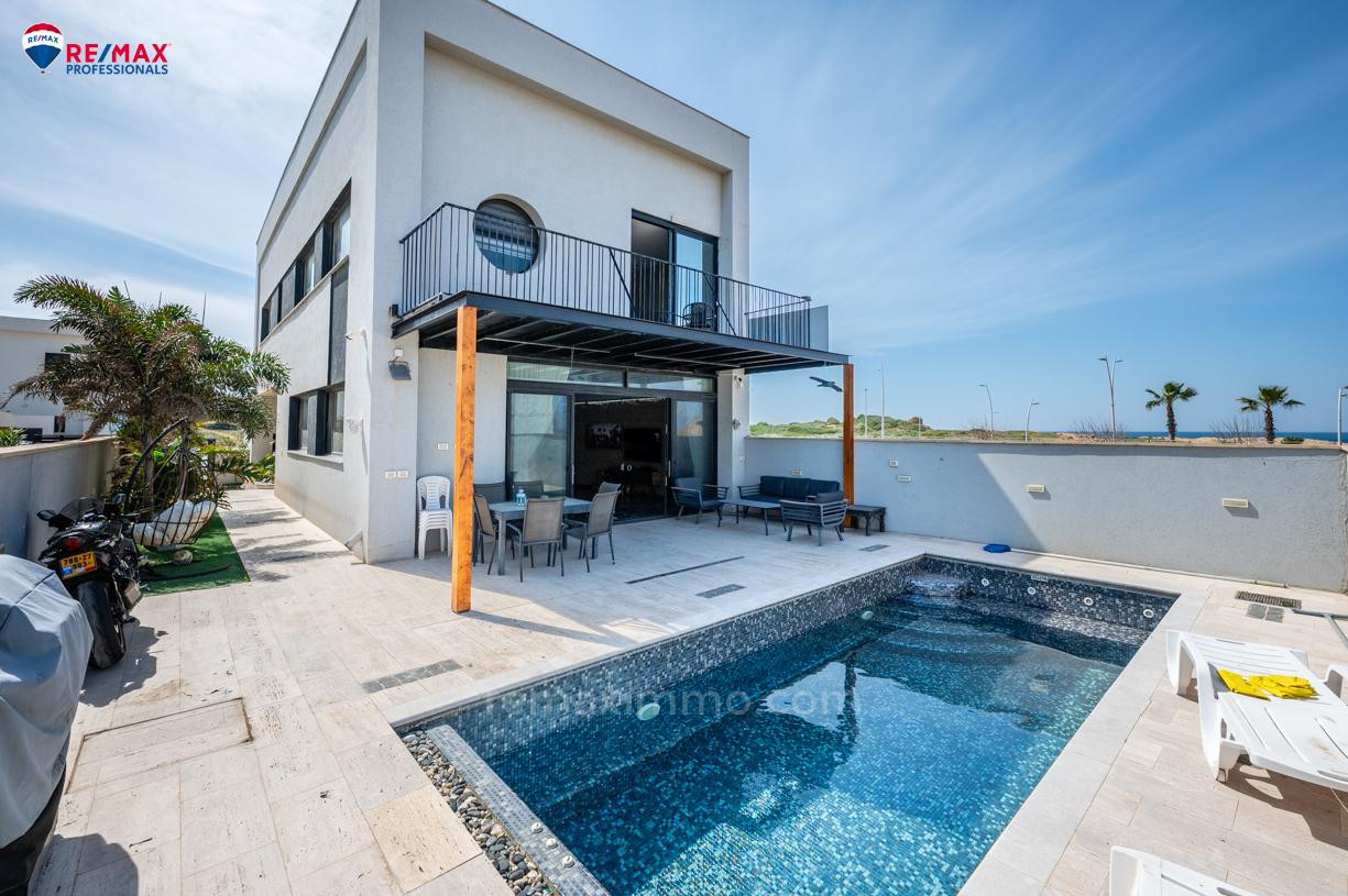 Casarão 5 cômodos Hadera Givat olga 379-IBL-398