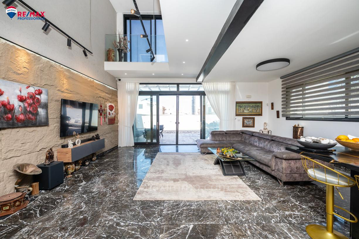 Casarão 5 cômodos Hadera Givat olga 379-IBL-398