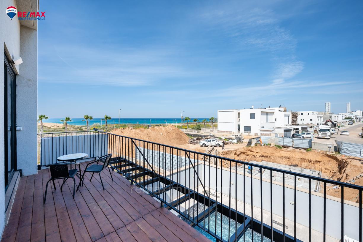 Casarão 5 cômodos Hadera Givat olga 379-IBL-398