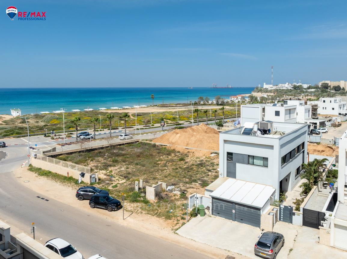 Casarão 5 cômodos Hadera Givat olga 379-IBL-398