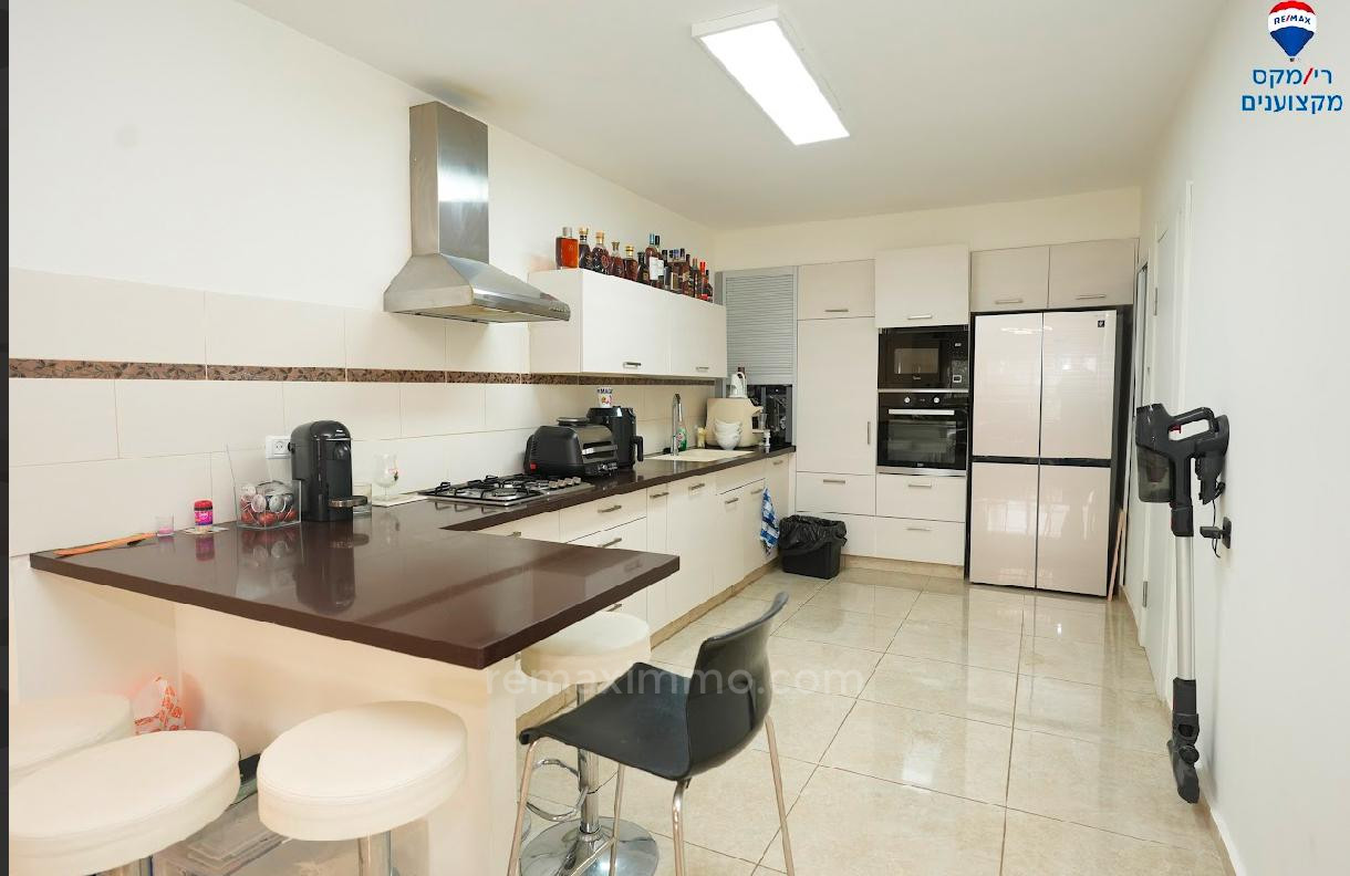 Apartamento 4 cômodos Hadera Centro da cidade 379-IBL-401