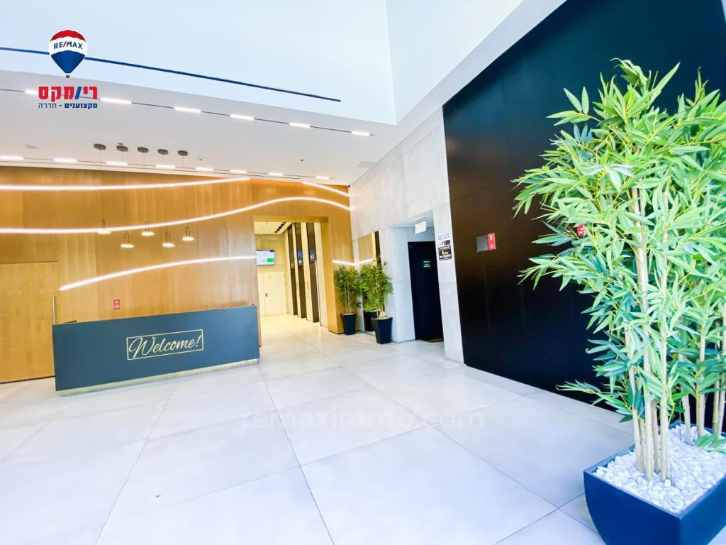 Apartamento 4 cômodos Hadera Centro da cidade 379-IBL-402