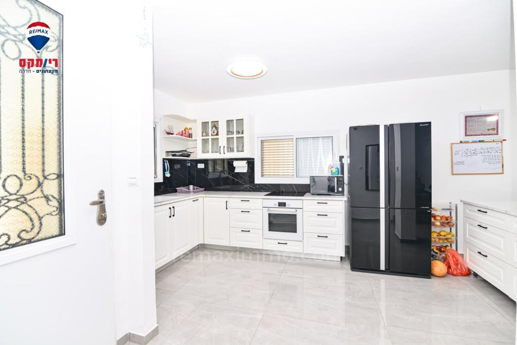 Casa de campo 7 cômodos Hadera Centro da cidade 379-IBL-403