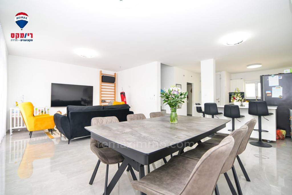 Casa de campo 7 cômodos Hadera Centro da cidade 379-IBL-403