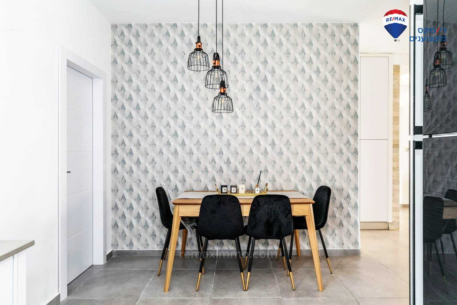 Apartamento 4 cômodos Hadera yosfatal 379-IBL-404