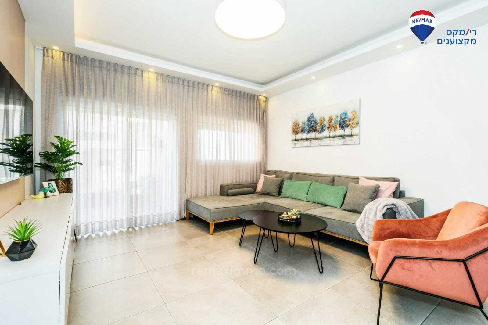 Apartamento 4 cômodos Hadera yosfatal 379-IBL-404