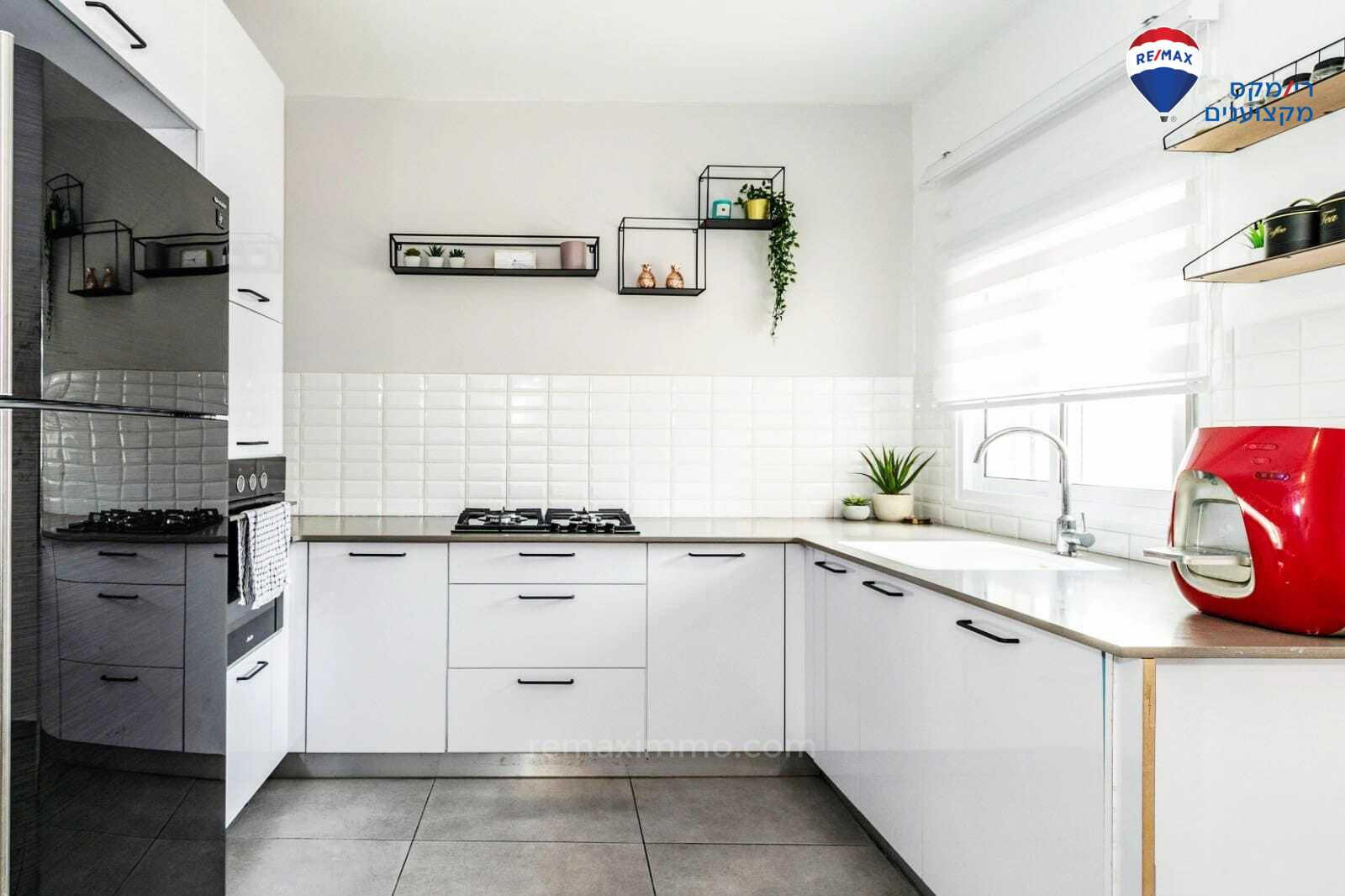 Apartamento 4 cômodos Hadera yosfatal 379-IBL-404