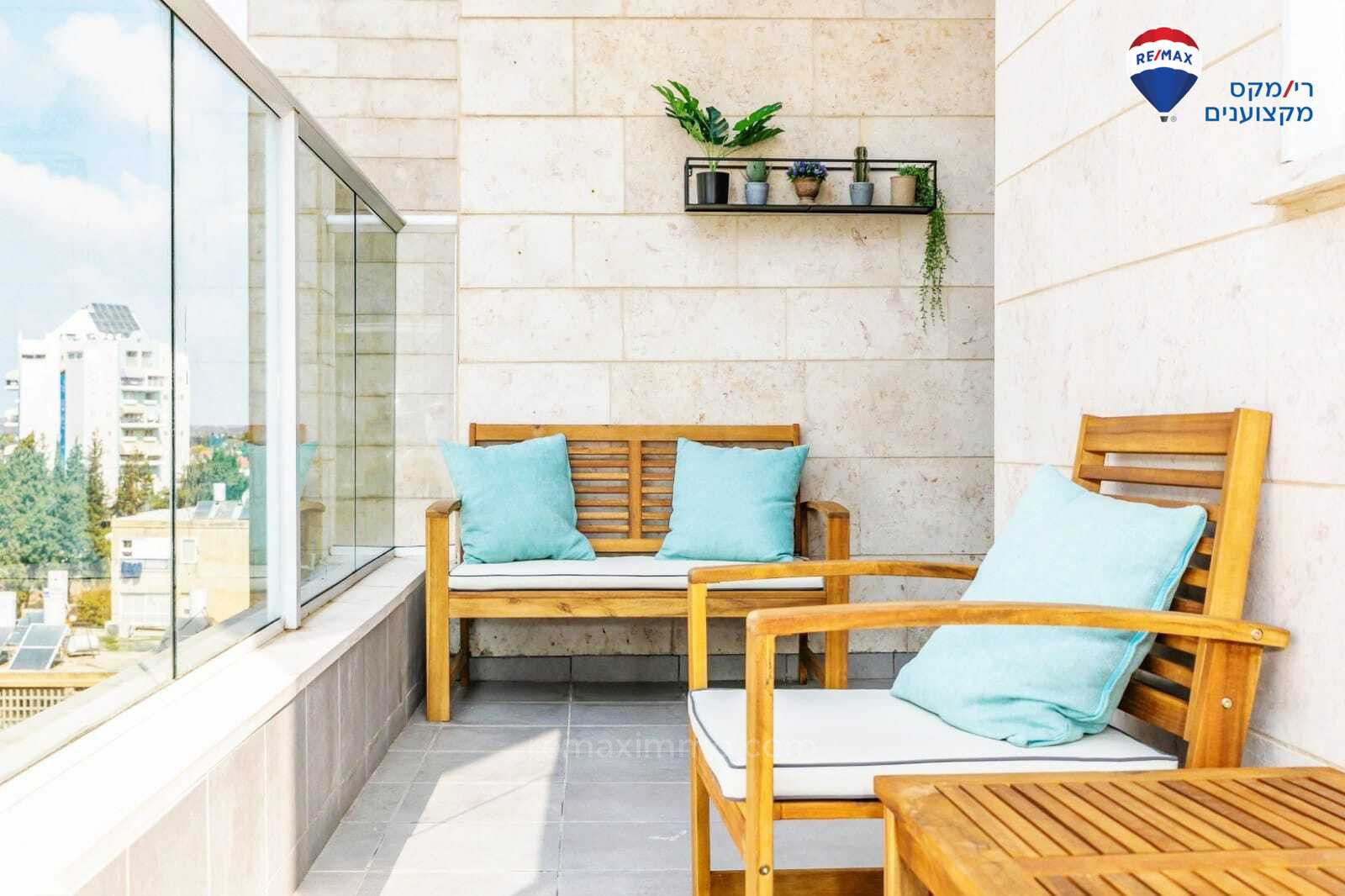 Apartamento 4 cômodos Hadera yosfatal 379-IBL-404