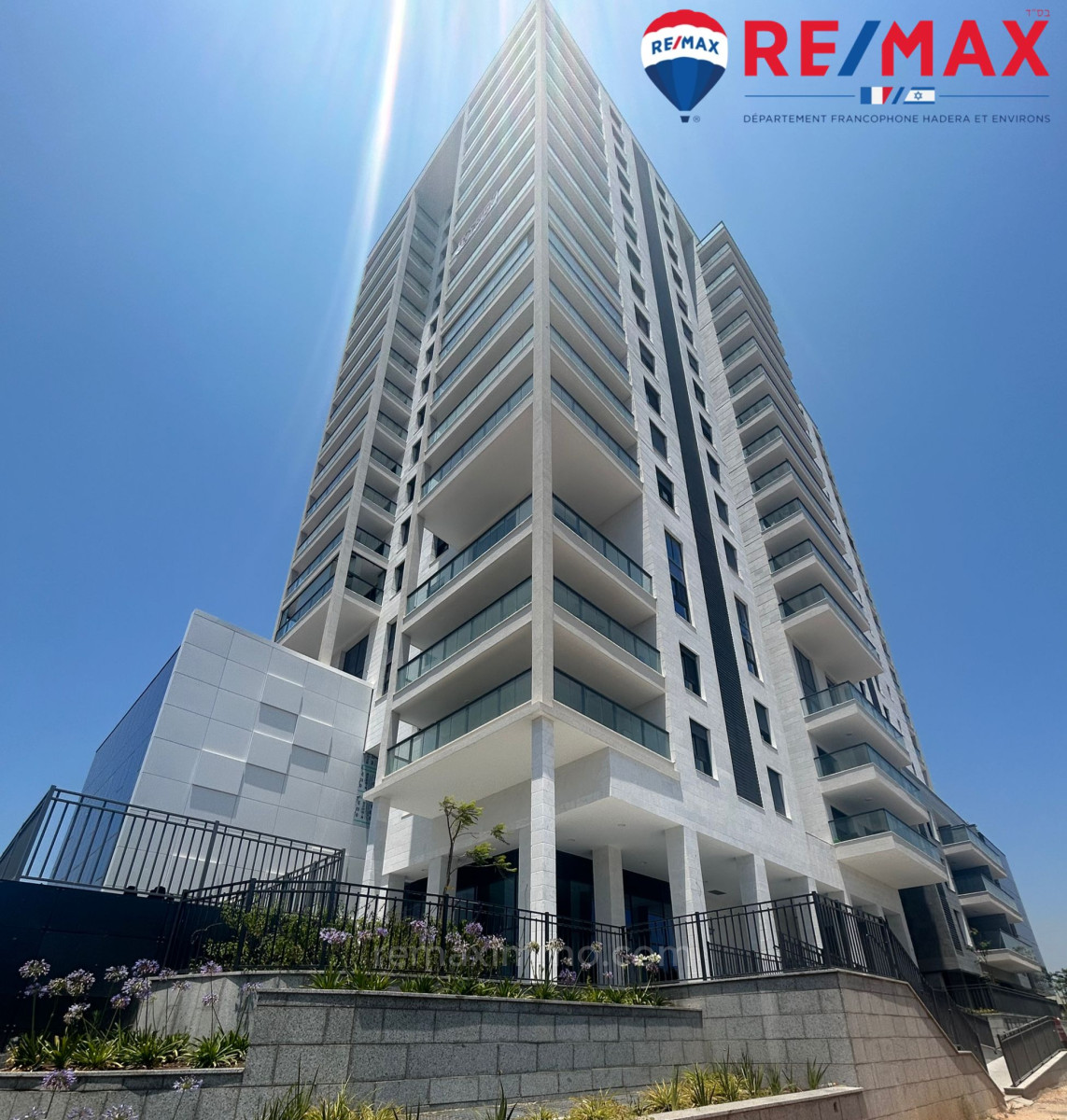 Apartamento 4 cômodos Hadera Centro da cidade 379-IBL-406