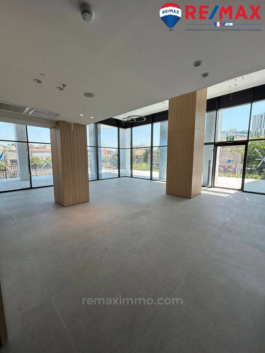 Apartamento 4 cômodos Hadera Centro da cidade 379-IBL-406