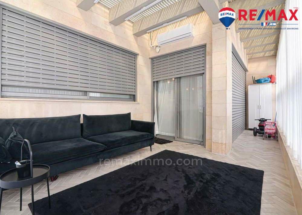 Cobertura 5 cômodos Hadera Bairro Ha-Otsar 379-IBL-408