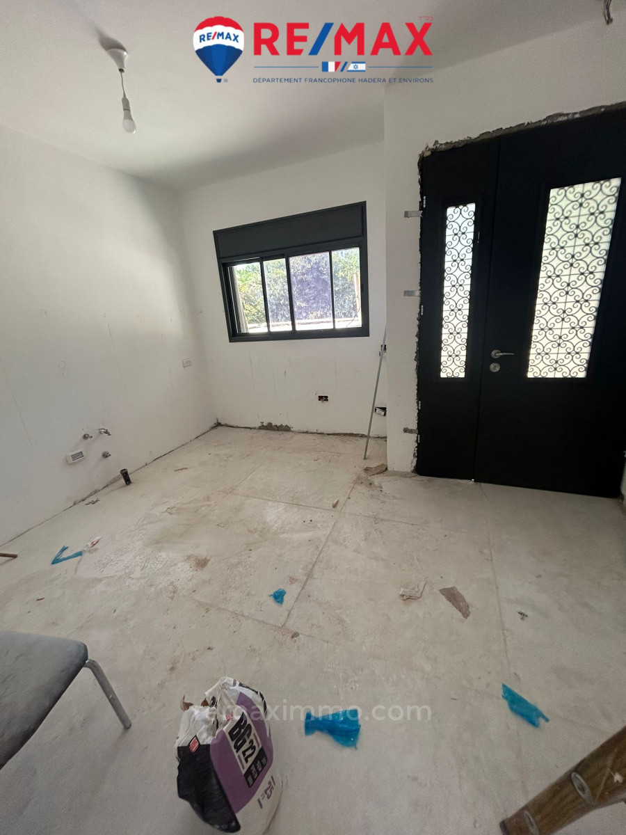 Casarão 6 cômodos Hadera Bairro Nissan 379-IBL-417