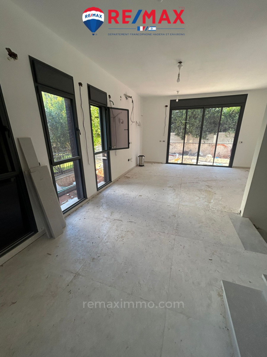 Casarão 6 cômodos Hadera Bairro Nissan 379-IBL-417