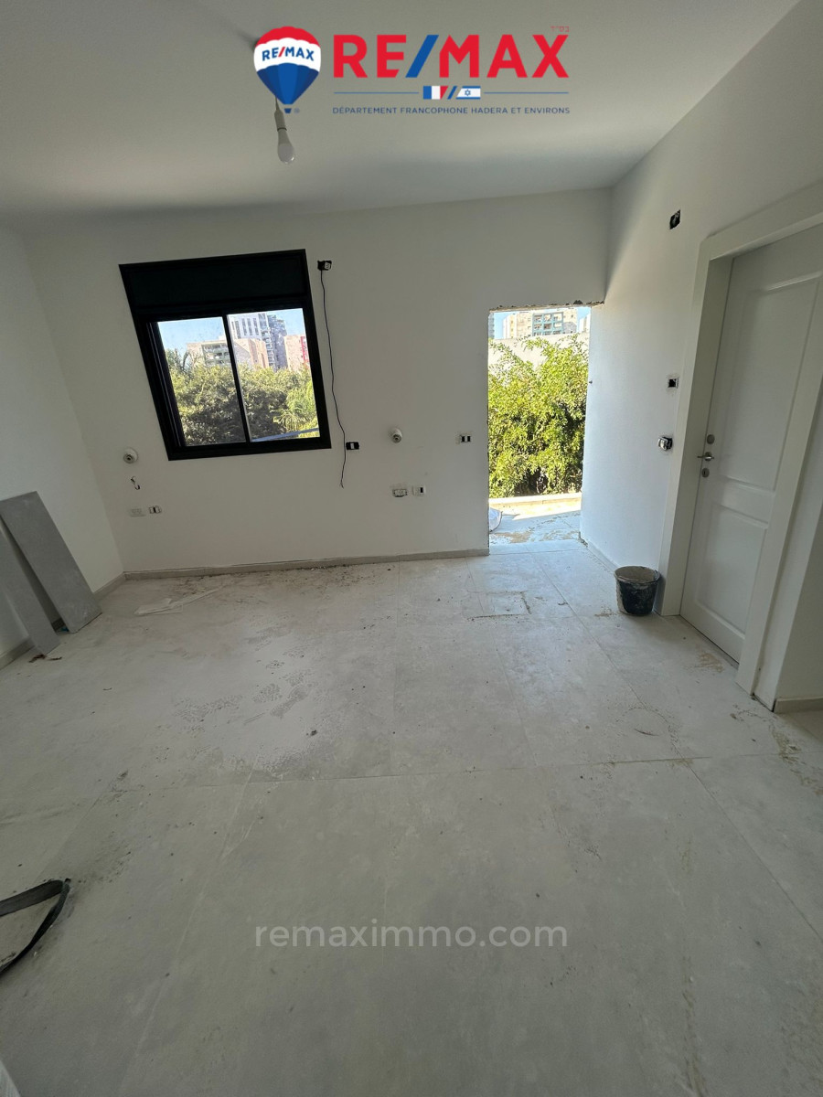 Casarão 6 cômodos Hadera Bairro Nissan 379-IBL-417