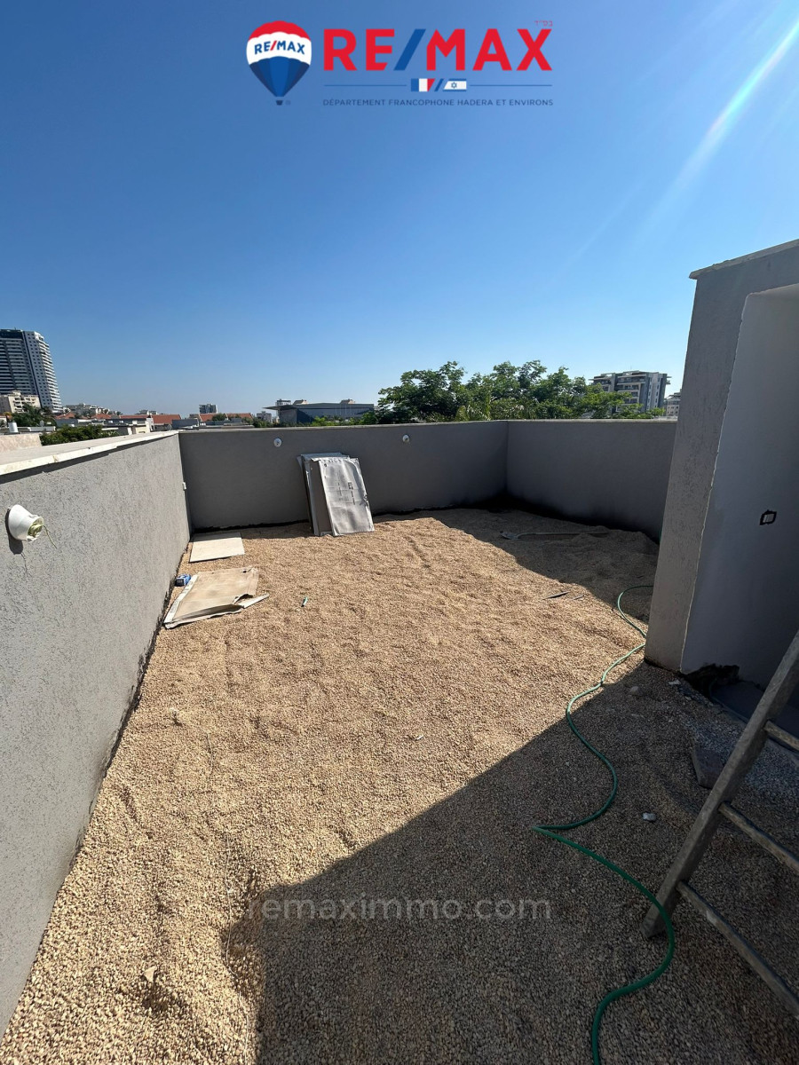 Casarão 6 cômodos Hadera Bairro Nissan 379-IBL-417